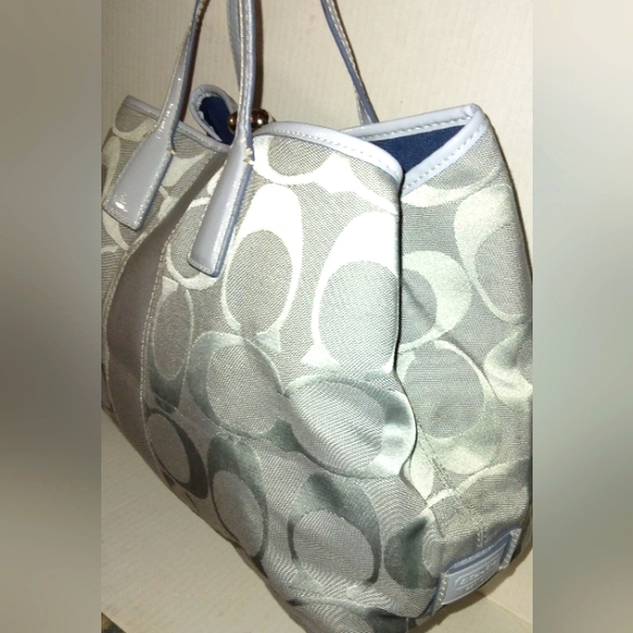 ~Like New~ Stunning COACH Signature Stripe XL Ice Blue Framed Kisslock Satchel~ - Picture 15 of 16